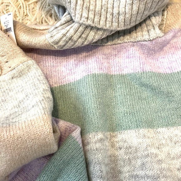 New with tag turtleneck - Picture 4 of 7